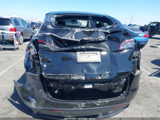 2024 TESLA MODEL Y 7SAYGDEDXRF185189 Photo 5