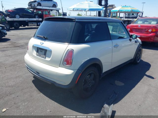 2006 MINI COOPER WMWRC33526TK67815 Photo 3