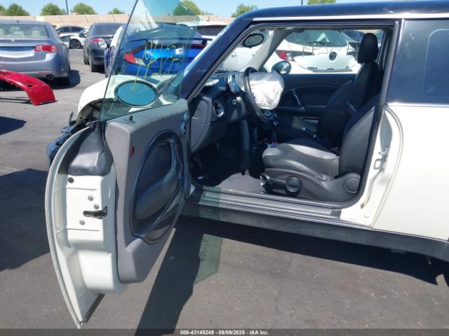 2006 MINI COOPER WMWRC33526TK67815 Photo 4