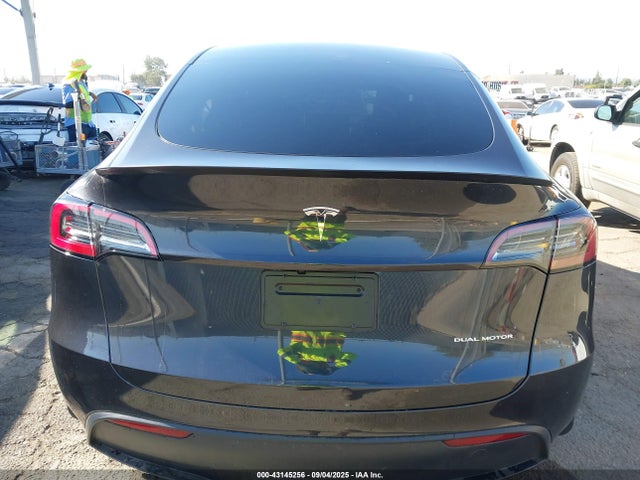 7SAYGDEE0SF306052 Tesla 2025