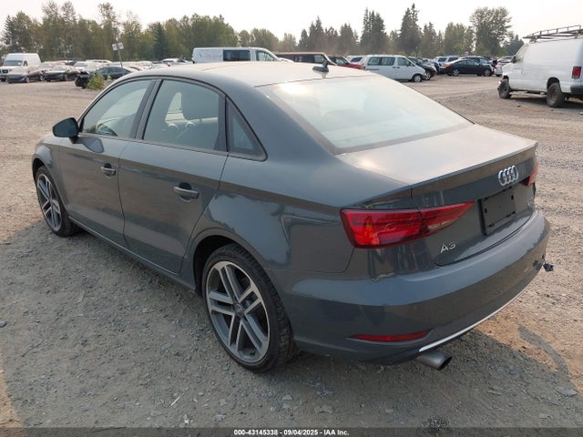 WAUB8GFF3H1054000 Audi A3