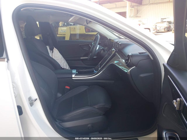 W1KAF4GB4PR129985 Mercedes-Benz m254