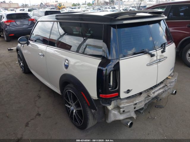 2010 MINI COOPER S CLUBMAN WMWMM3C52ATP94169 Photo 2