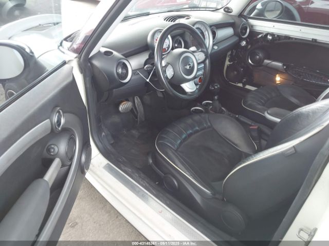 2010 MINI COOPER S CLUBMAN WMWMM3C52ATP94169 Photo 4