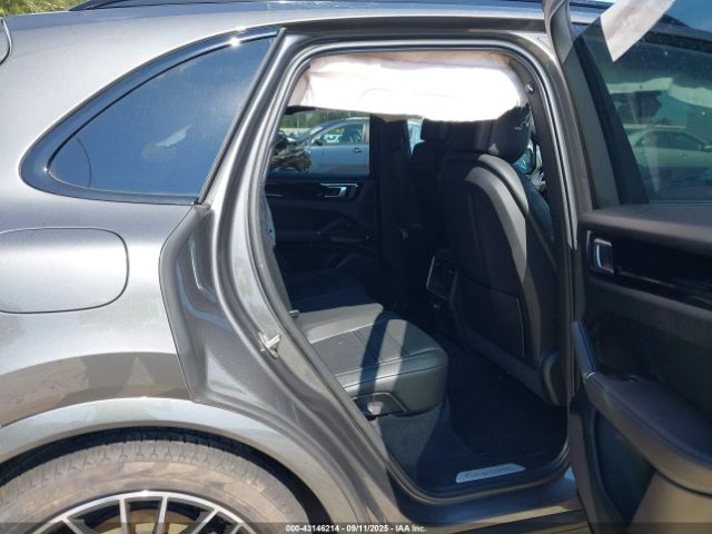 2023 PORSCHE CAYENNE WP1AA2AY9PDA07838 Photo 7