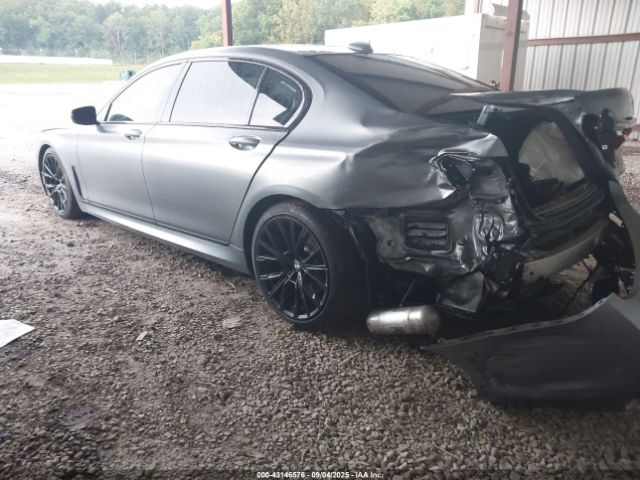 2022 BMW 740 WBA7T2C00NCH01088 Photo 2