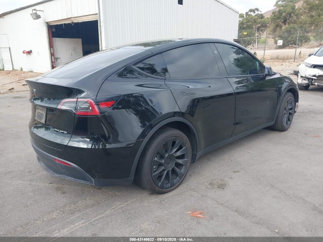 2023 TESLA MODEL Y 7SAYGDEE9PF868233 Photo 3