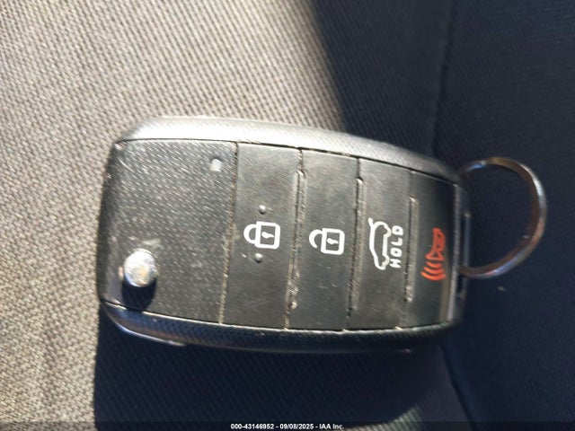 KIA g 2018 KNDJN2A28J7554655 Image 11