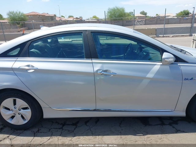 Hyundai Sonata 2014 KMHEC4A47EA114418 Image 14