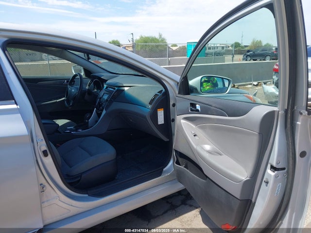Hyundai Sonata 2014 KMHEC4A47EA114418 Image 5