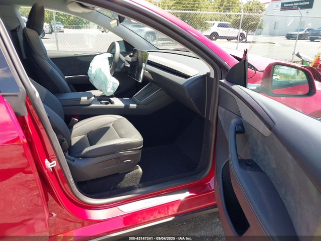 2026 TESLA MODEL Y 7SAYGDEE9TA389415 Photo 4
