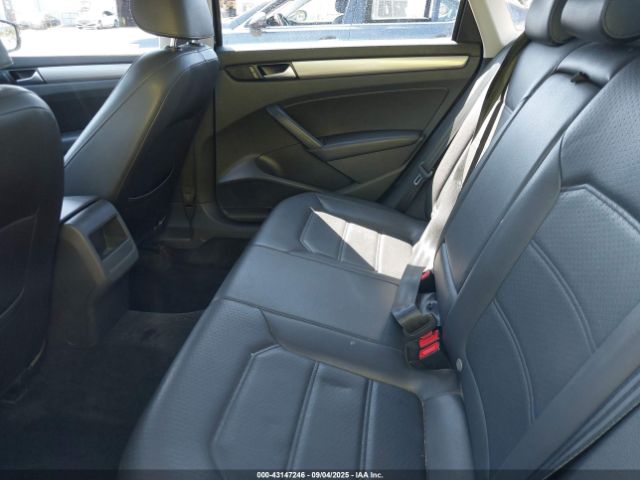 2015 VOLKSWAGEN PASSAT 1VWAT7A34FC121812 Photo 7