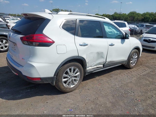KNMAT2MTXHP597690 Nissan 2017