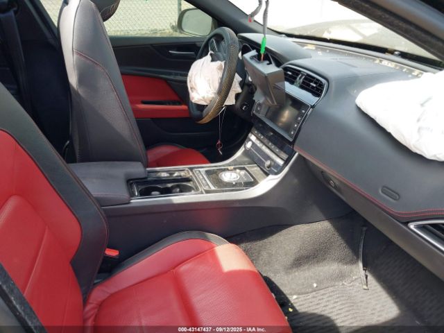 2018 JAGUAR XE SAJAL4EV2JCP26483 Photo 4