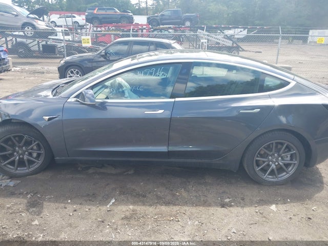 5YJ3E1EB9KF386517 Tesla MODEL 3