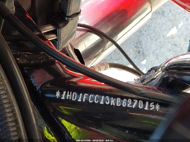 2019 HARLEY-DAVIDSON FLHTCU 1HD1FCC13KB627015 Photo 9
