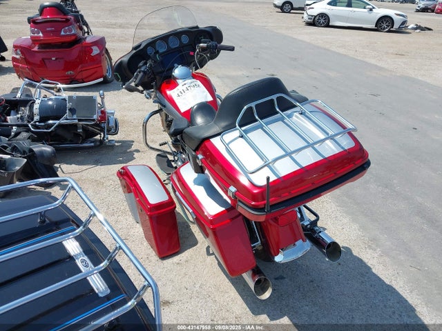 2019 HARLEY-DAVIDSON FLHTCU 1HD1FCC13KB627015 Photo 2