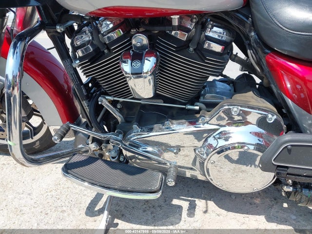 2019 HARLEY-DAVIDSON FLHTCU 1HD1FCC13KB627015 Photo 8