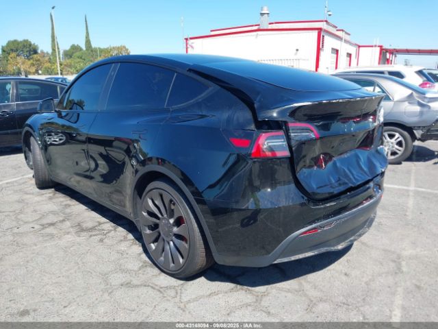 2023 TESLA MODEL Y 7SAYGDEF9PF635882 Photo 2