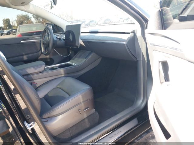 2023 TESLA MODEL Y 7SAYGDEF9PF635882 Photo 4