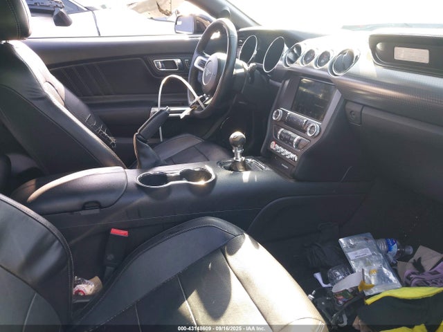 Ford 5.0l 4v premium fuel 2017 1FA6P8CF9H5303044 Image 5