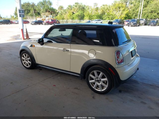 2011 MINI COOPER WMWSU3C52BT094984 Photo 2