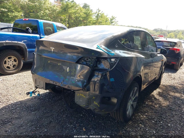 2024 TESLA MODEL Y 7SAYGDEE9RA242536 Photo 3