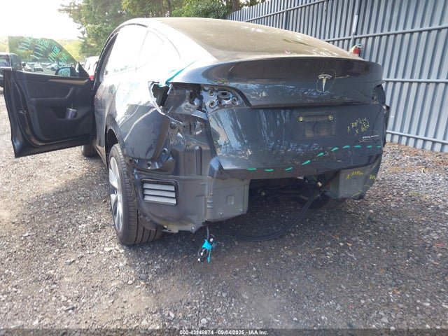 2024 TESLA MODEL Y 7SAYGDEE9RA242536 Photo 5