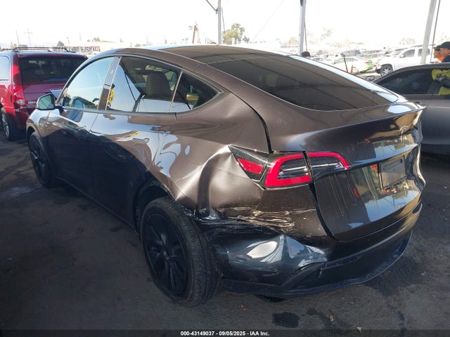 2024 TESLA MODEL Y 7SAYGDED1RF209346 Photo 2