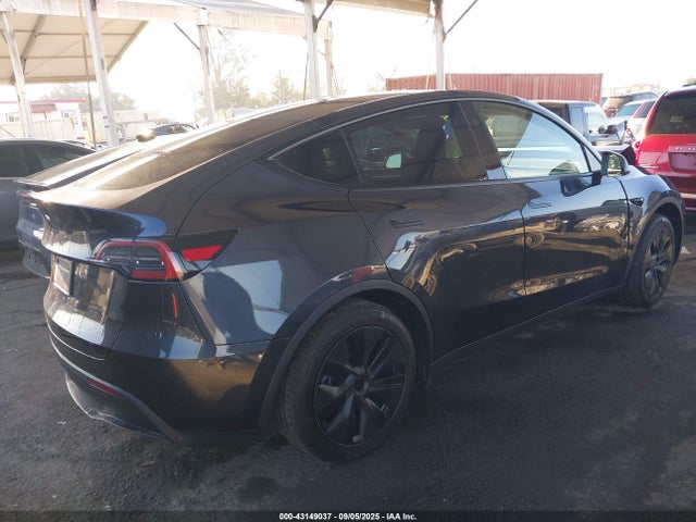 2024 TESLA MODEL Y 7SAYGDED1RF209346 Photo 3
