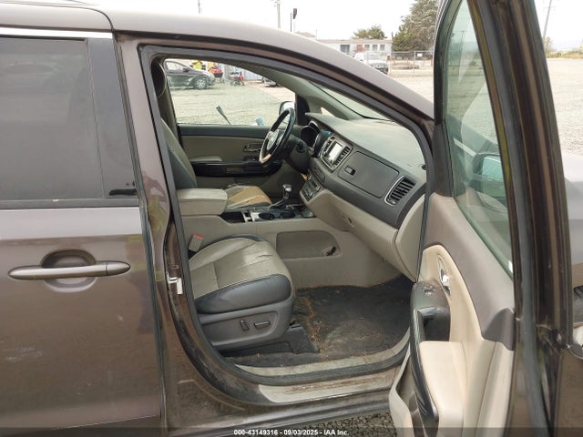 KNDMC5C15H6256346 KIA Sedona