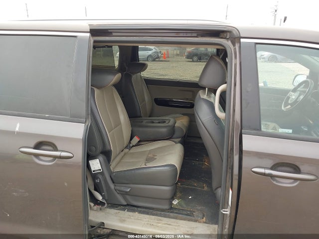 KNDMC5C15H6256346 KIA Sedona