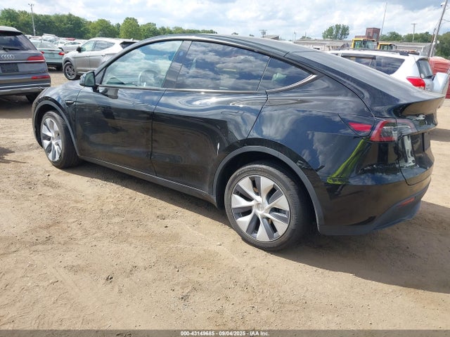 2023 TESLA MODEL Y 7SAYGDEE8PA188062 Photo 2