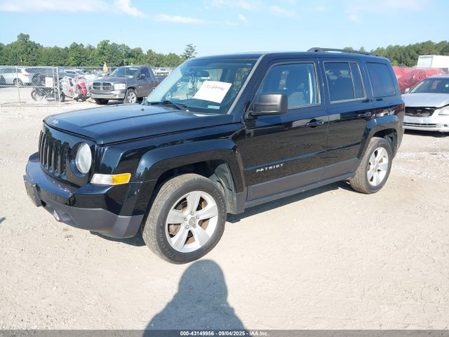 Jeep Patriot Latitude 2014 1C4NJRFB9ED644449 Image 2