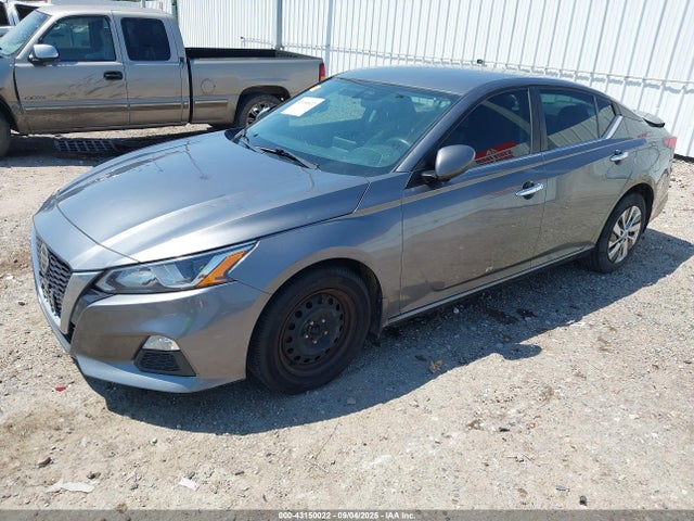 Nissan 2020 2020 1N4BL4BV6LN303443 Image 2