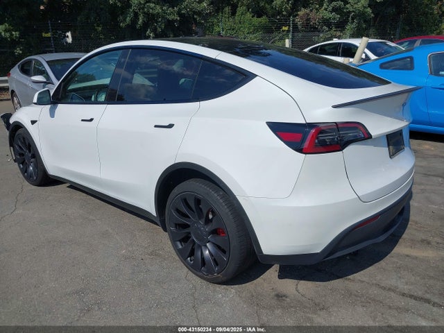 2023 TESLA MODEL Y 7SAYGDEFXPF761846 Photo 2