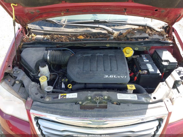 2C4RC1BG8ER314443 Chrysler Town and Country