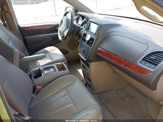 2C4RC1BG8ER314443 Chrysler Town and Country