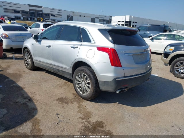 2017 CADILLAC XT5 1GYKNBRS1HZ255350 Photo 2