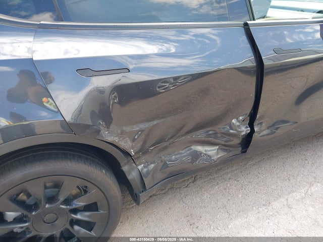 2024 TESLA MODEL Y 7SAYGDEE5RA225345 Photo 5