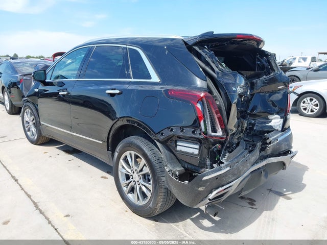 2021 CADILLAC XT5 1GYKNCRS9MZ152743 Photo 2