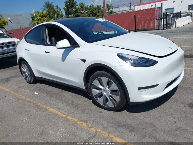 2023 TESLA MODEL Y 7SAYGDEE9PA081036 Photo 0