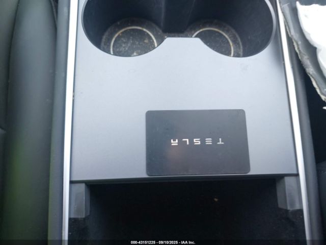 2023 TESLA MODEL Y 7SAYGDEE6PA121766 Photo 10