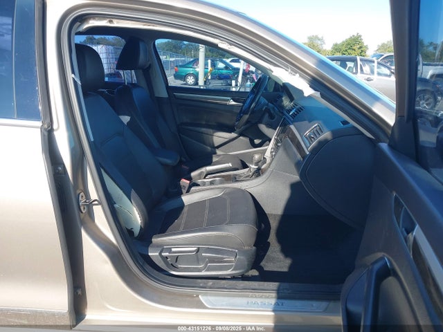 1VWBT7A32GC062944 Volkswagen 2016