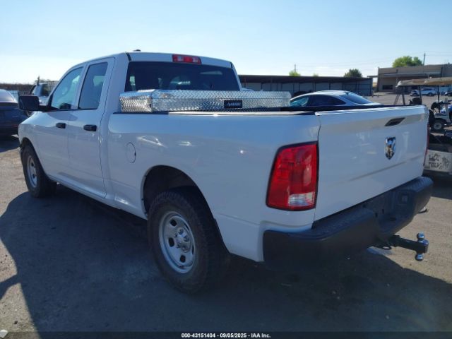 2017 RAM 1500 1C6RR6FG4HS860852 Photo 2