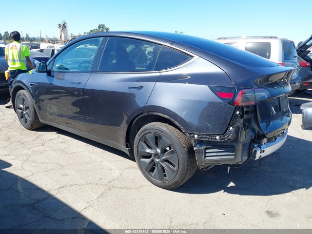 2024 TESLA MODEL Y 7SAYGDEEXRF161757 Photo 2