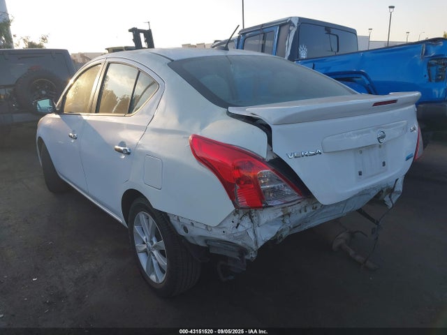 Nissan 2015 2015 3N1CN7AP3FL803645 Image 3