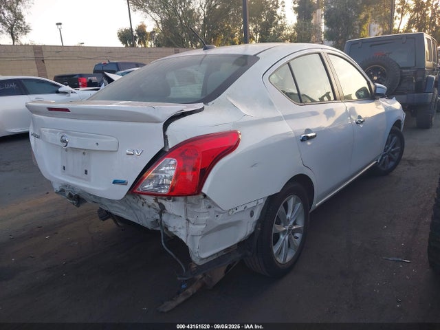 Nissan 2015 2015 3N1CN7AP3FL803645 Image 4