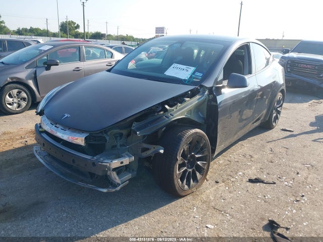 2024 TESLA MODEL Y 7SAYGDEE0RA234017 Photo 1