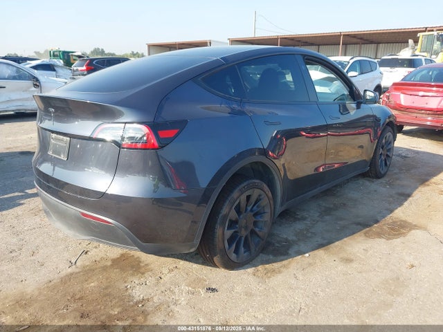 2024 TESLA MODEL Y 7SAYGDEE0RA234017 Photo 3